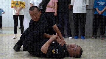 阔口社区“*党**建+”邻里中心，荔警蜀黍教你女子防身术！