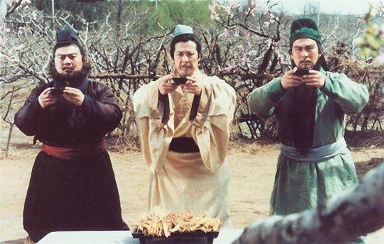 曹操败走麦城与华容道的故事,华容道关羽放曹操是真实历史吗