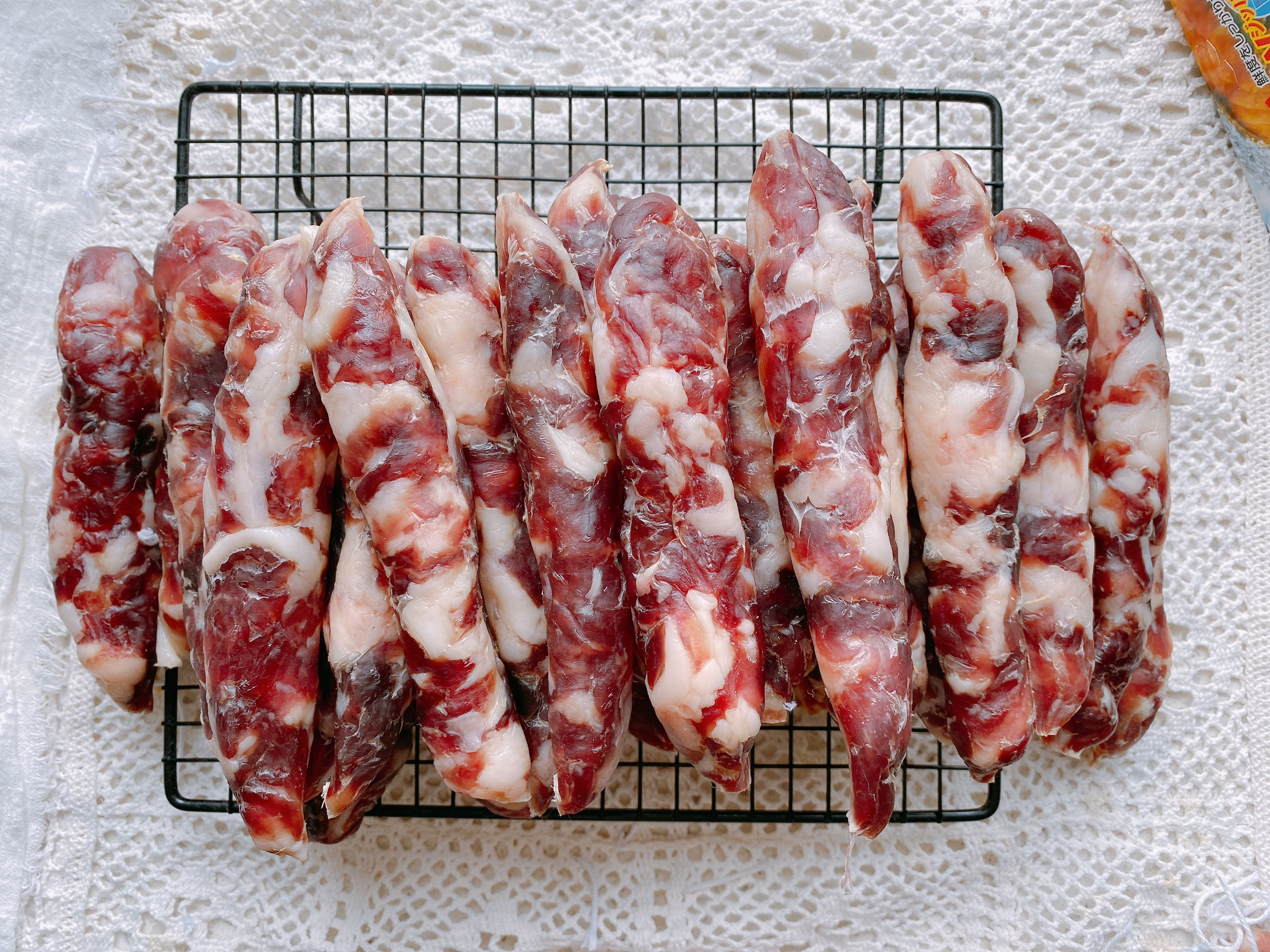 灌香肠放调料顺序,灌香肠最忌四种调料花椒