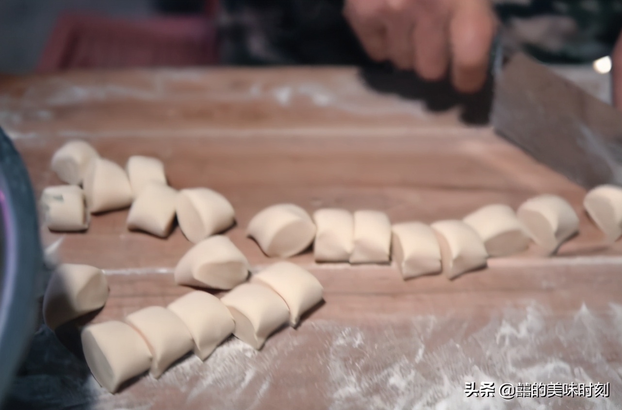 街边摆摊卖蒸饺,专门摆摊卖蒸饺5元一份