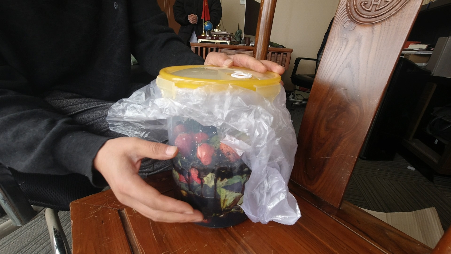 如何自制农用酵素?烂果烂叶加点糖,3个月后就能用,简单有效