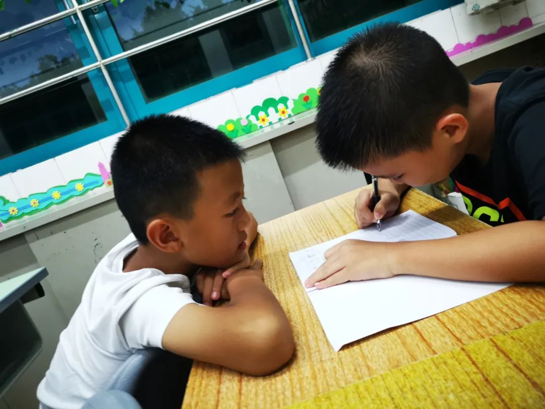 一堂有活力的足球训练课,感受一下足球带给我们的魅力