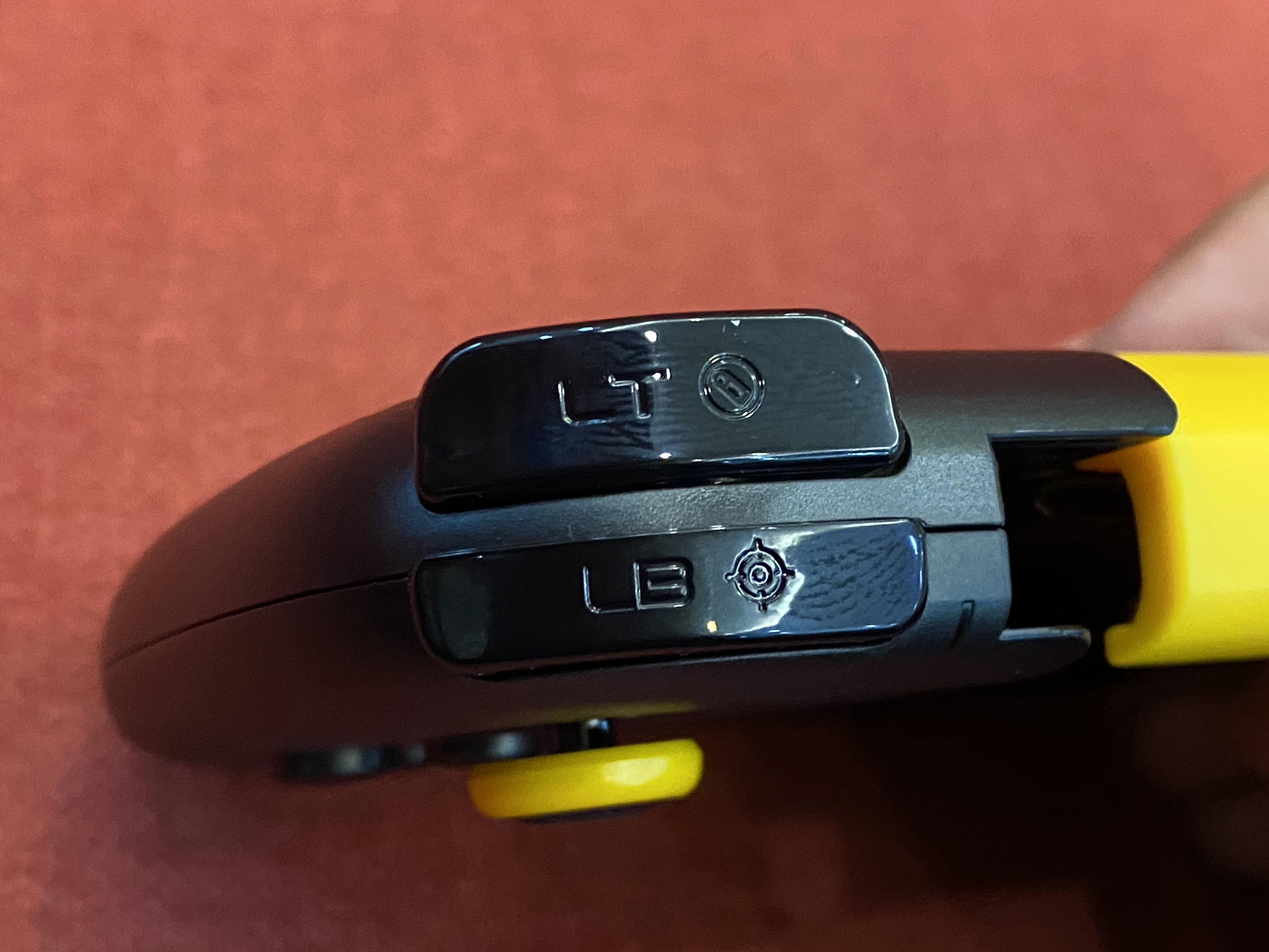 吃鸡神器飞智黄蜂测评,飞智黄蜂单手游戏手柄吃鸡神器