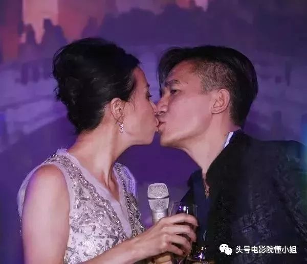 刘嘉玲54岁：经历富商绯闻和裸照风波，不生娃，靠8个字撑到今天