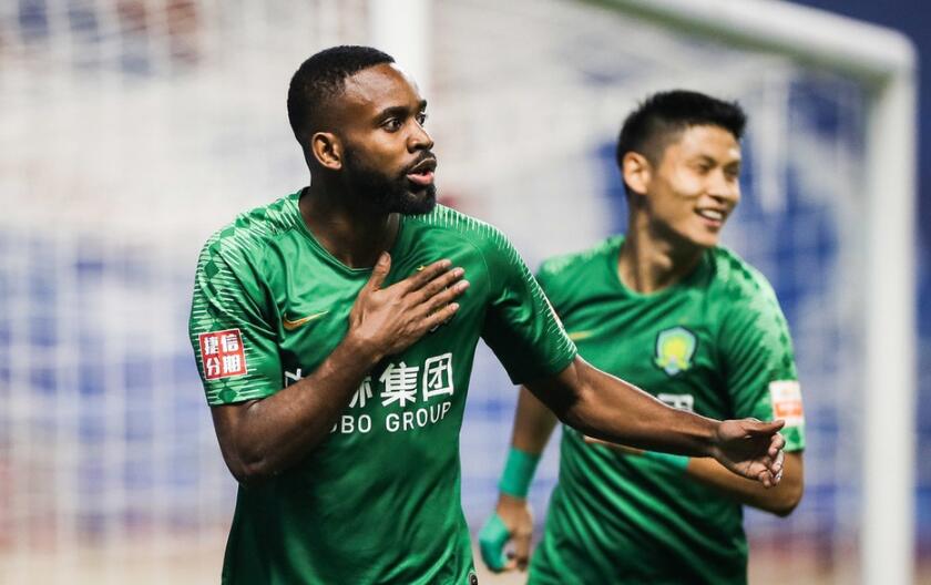 中超最新积分榜恒大,中超榜首之争恒大对上港