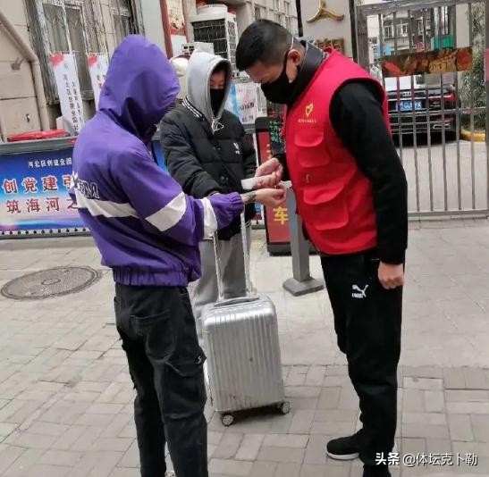 刘云飞戒毒后采访,前国门刘云飞复出完整版视频