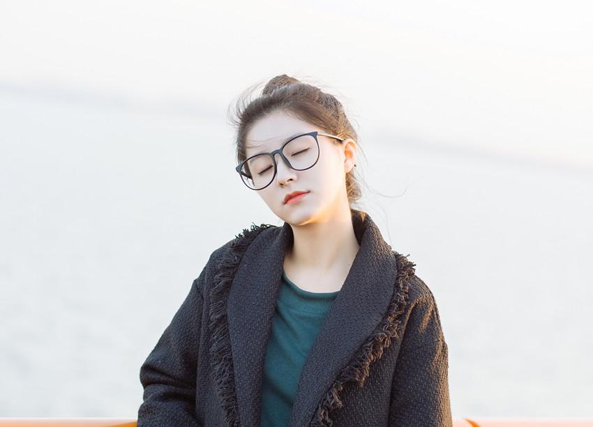 如何选取适合自己脸型的眼镜框,怎样选择适合自己的脸型的眼镜框