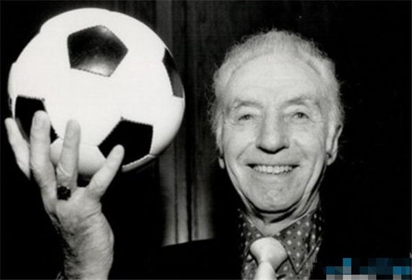 c罗700球梅西多少球,17岁的梅西和c罗到底多强