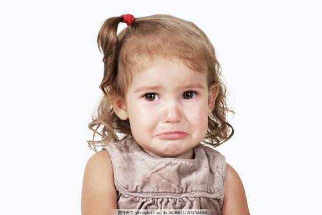 孩子认生的原因和解决方法,小孩什么时候会出现认生行为