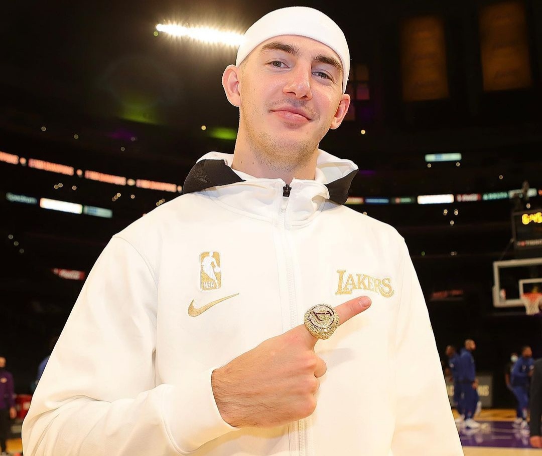 最近湖人卡鲁索为什么不上场呢,湖人卡鲁索詹姆斯