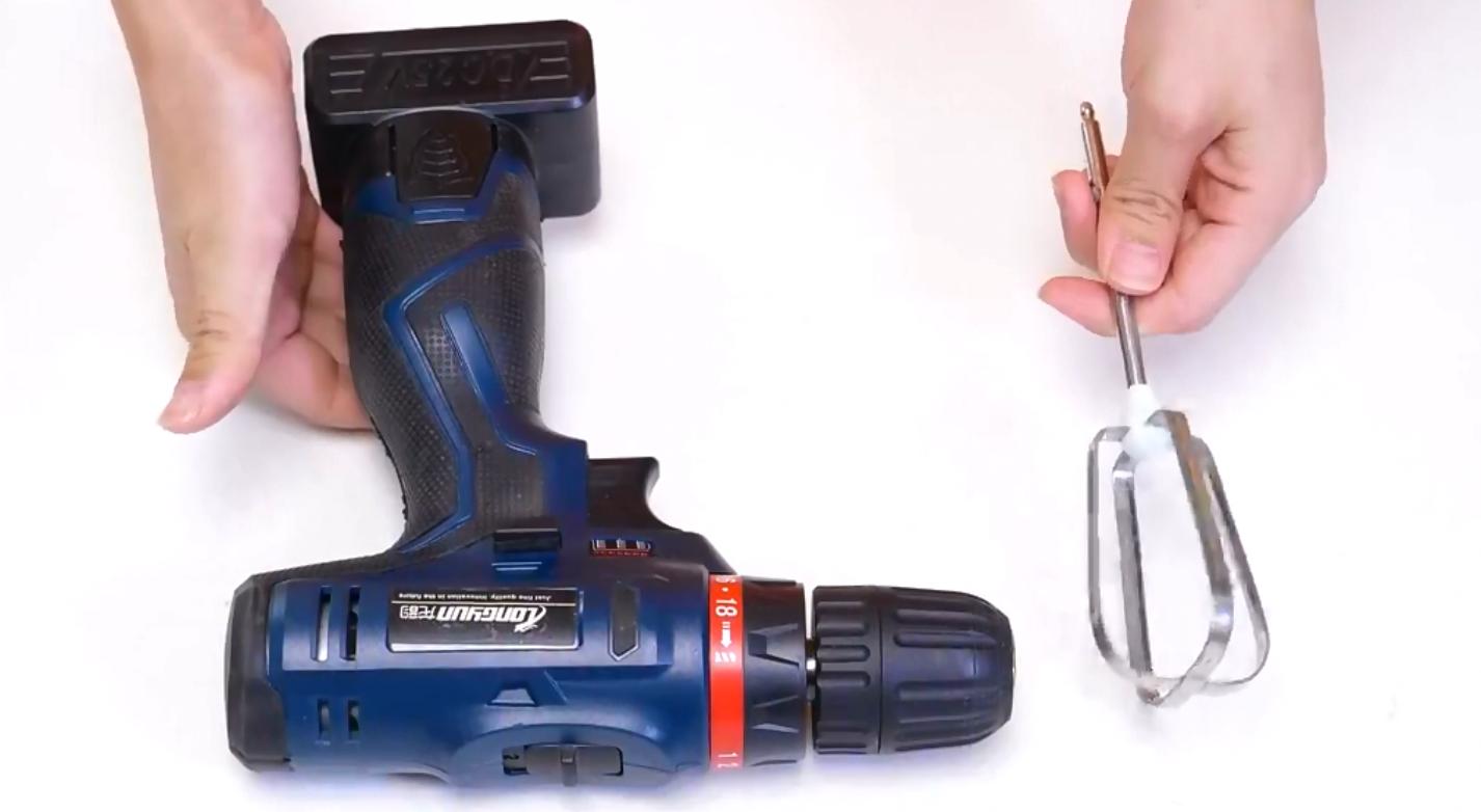 电动打蛋器打蛋不费力太好用了,打蛋器不用买用塑料瓶做