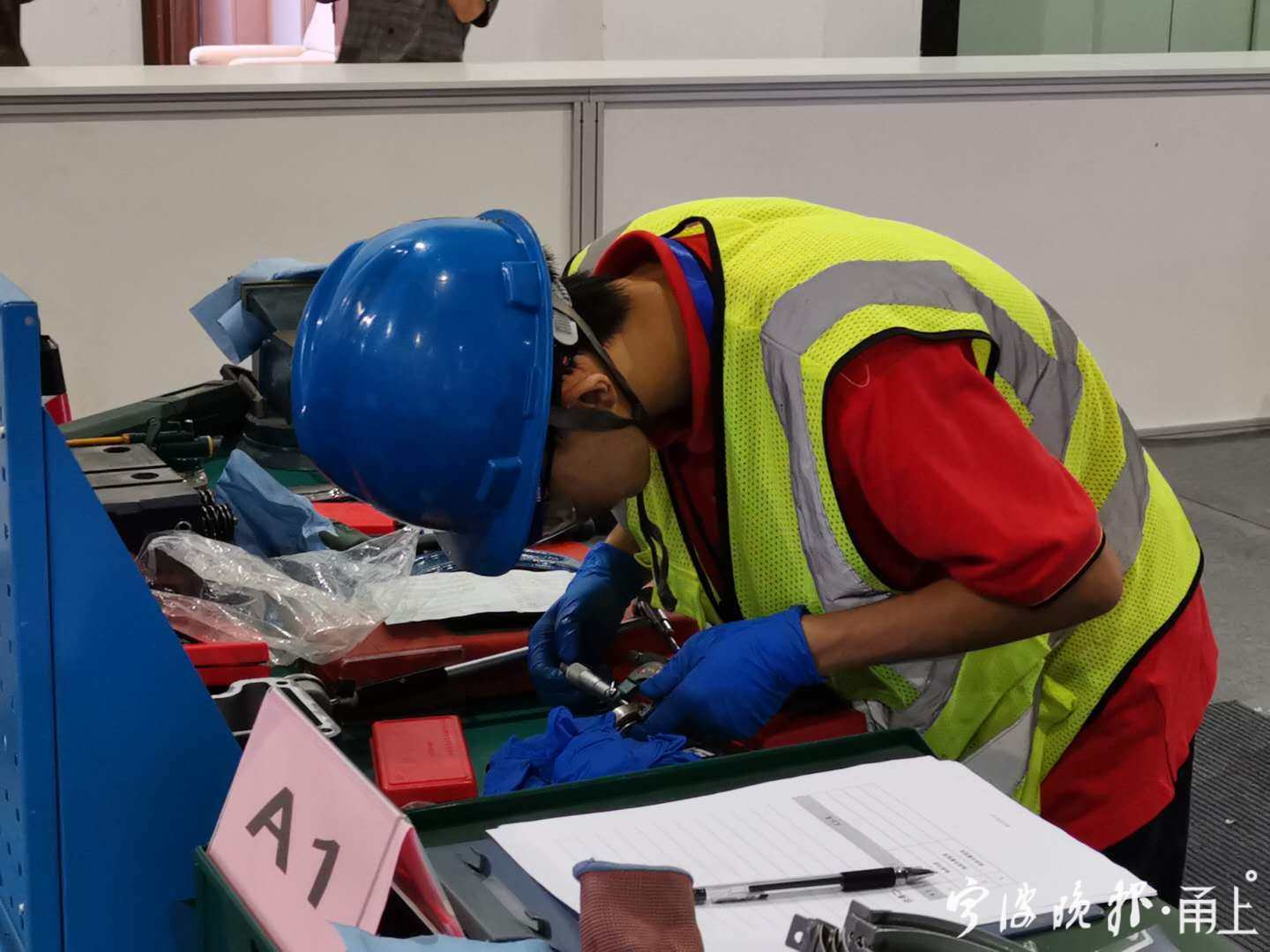 桥下拉吊环比赛直播,桥吊比武视频