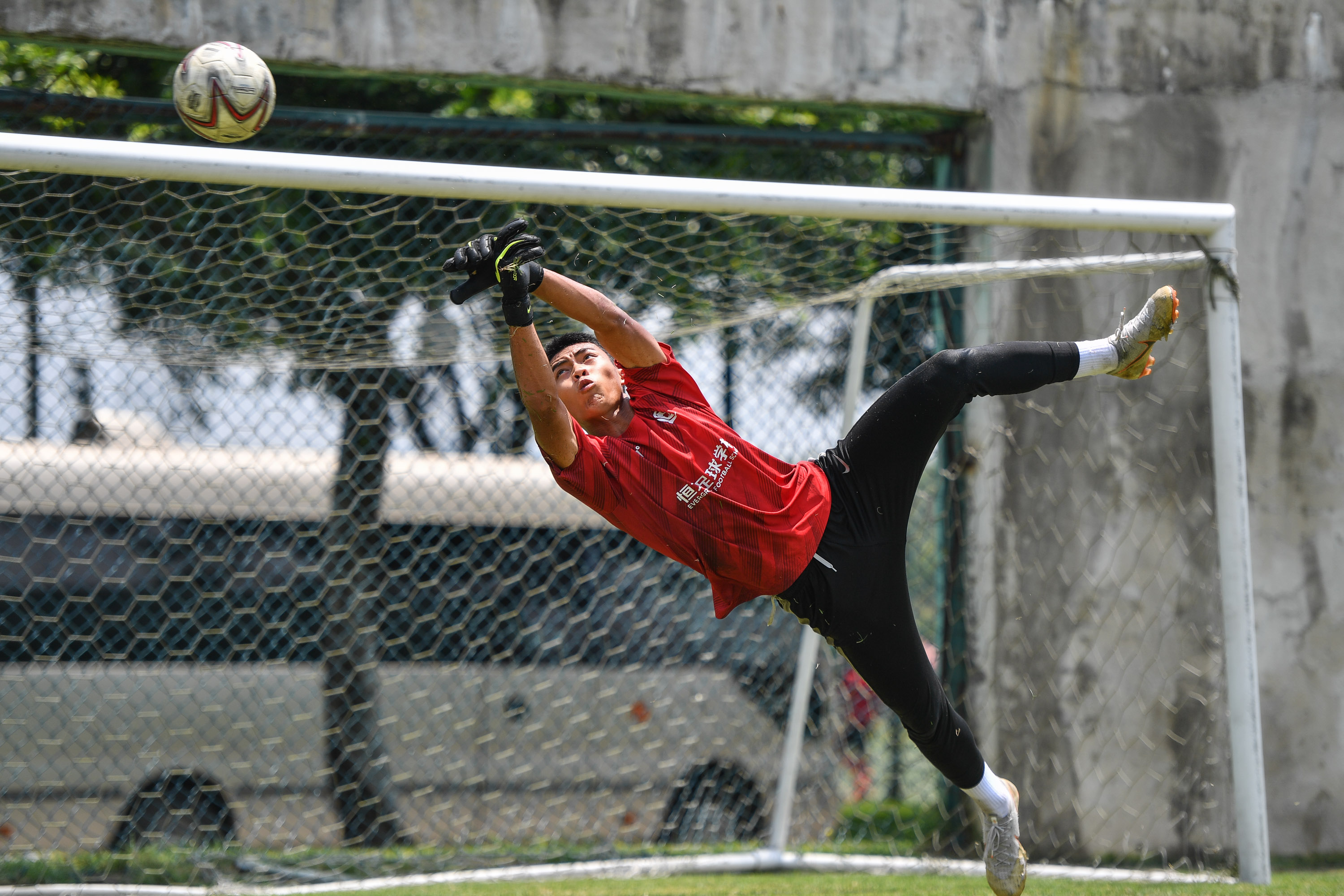 恒大青训出新招中国足球在路上,恒大马德里冠军赛助力中国足球