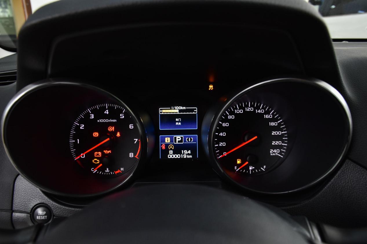 斯巴鲁力狮四驱油耗与竞品比较,斯巴鲁力狮水平对置6缸