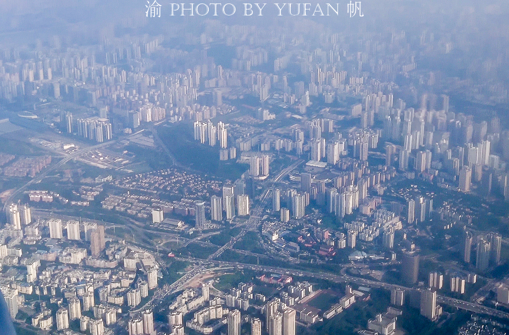 飞机上看重庆高清图片,在飞机上拍重庆的全景