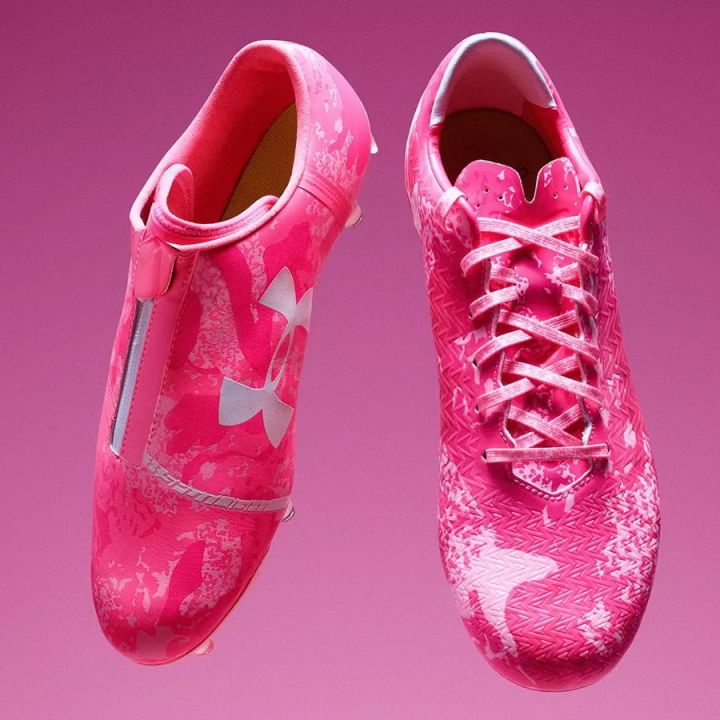 混身上下一套粉？绿茵场上的硬汉们究竟怎么了？