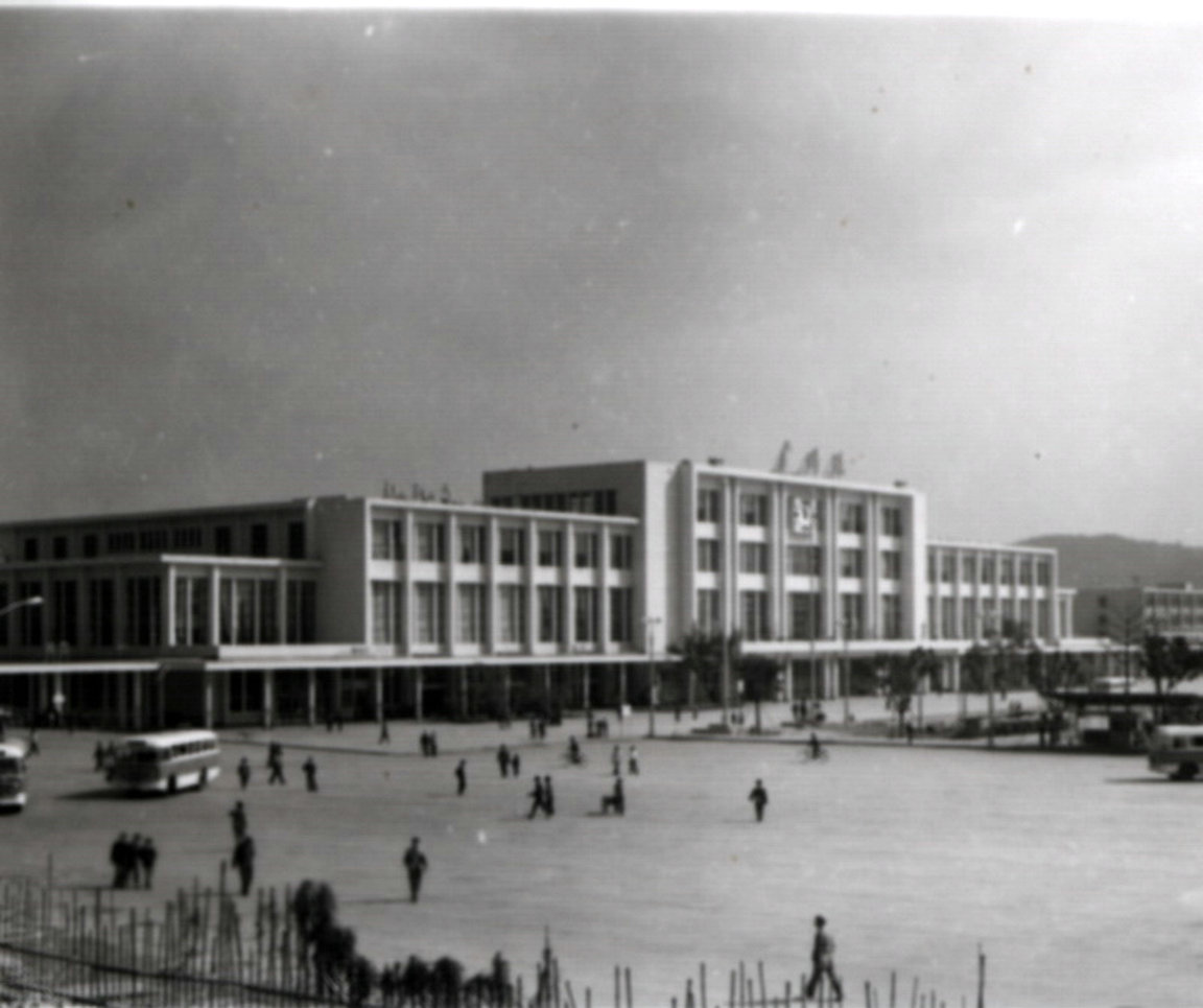 广州火车站振兴中华,广州火车站的标语是谁写的