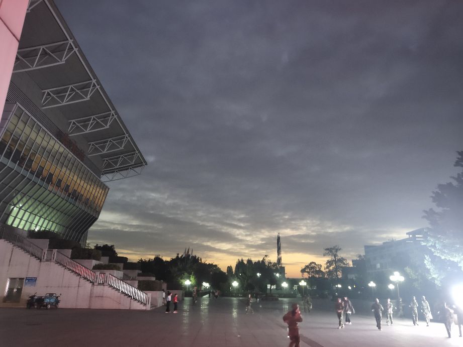 广东女子职业技术学院地铁站,广州女子职业学院附近的学校
