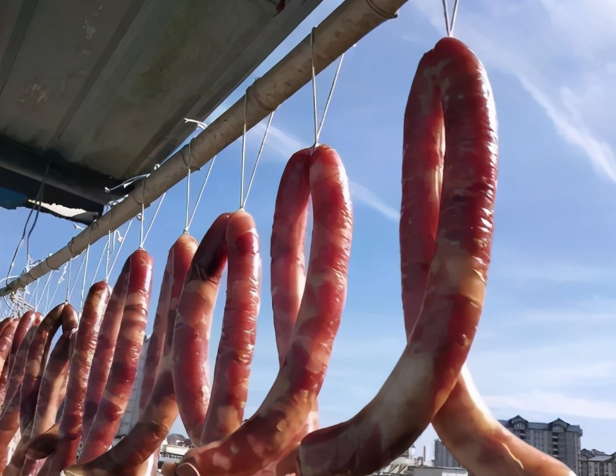 腊肠灌好别直接晒！多加一步，腊肠紧实不开裂，鲜香入味，超好吃