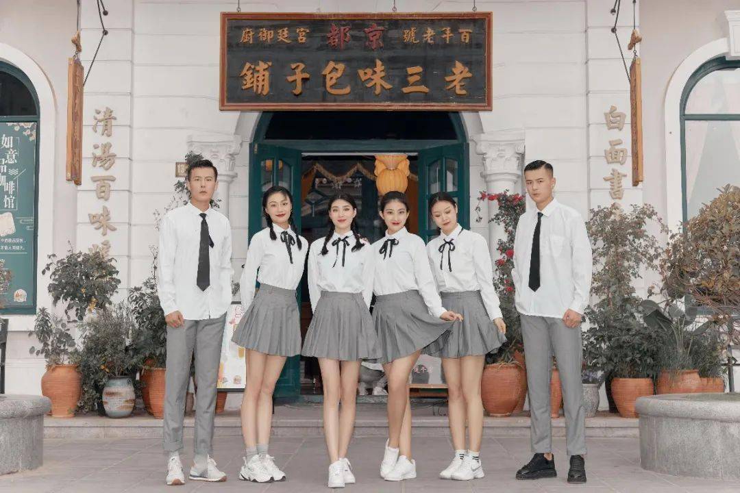 漂亮的女高中生校园校服照,大学女生穿校服自拍