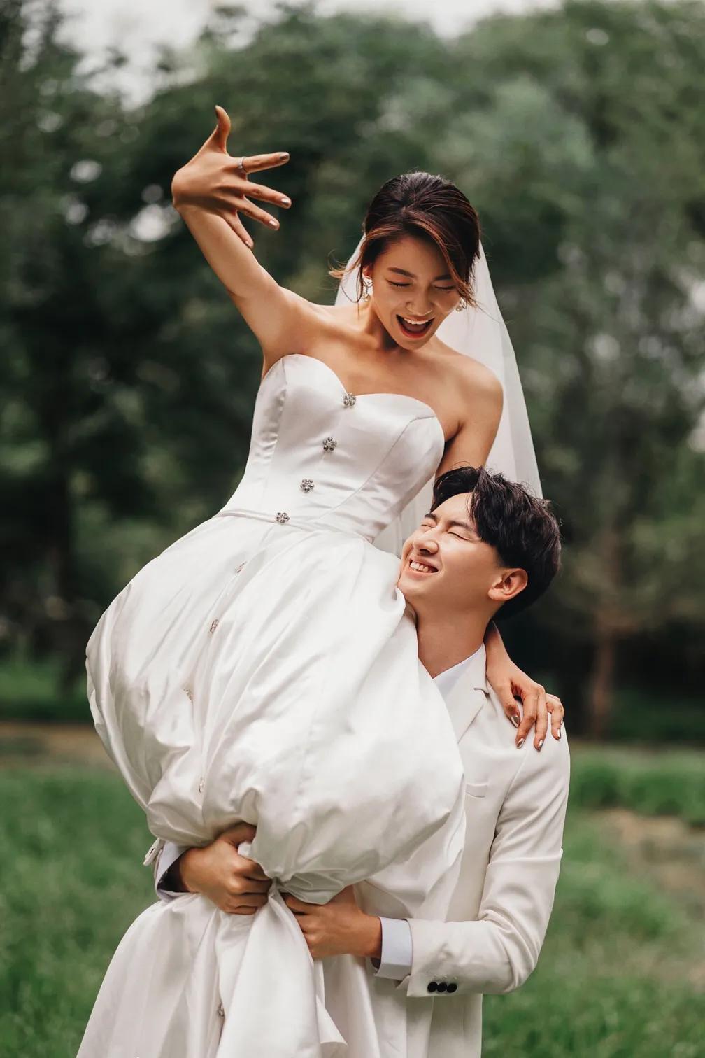 婚纱照选片是线上好还是现场好,用什么看图软件进行婚纱照选片