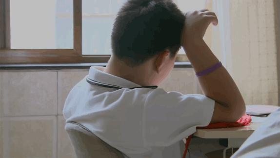 被勒令退学的小恶霸，12年后成了为国争光的英雄：是什么成就了他