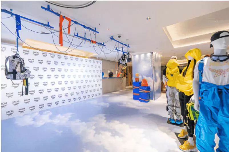 从濒临倒闭到年营收25亿,从濒临倒闭到市值266亿