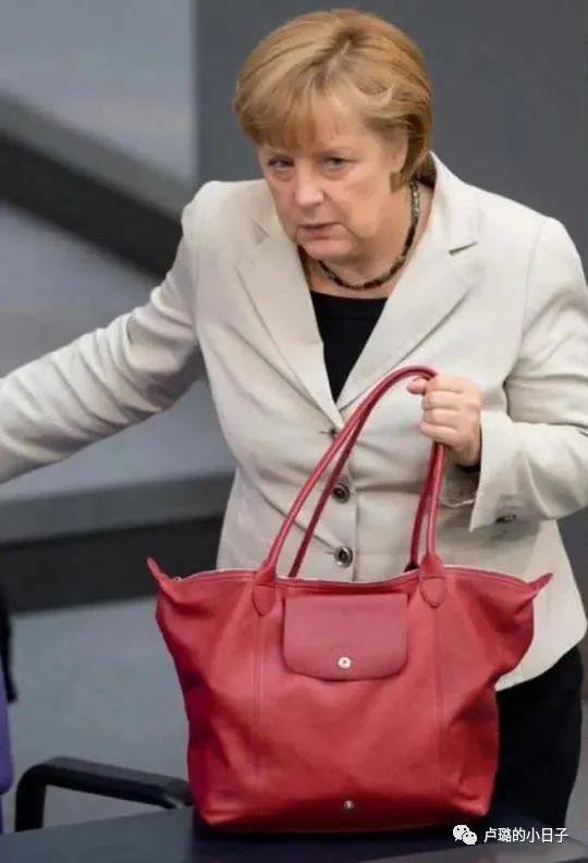 最有权势的德国总理天天背的千元包，这个法国的品牌到底多好用