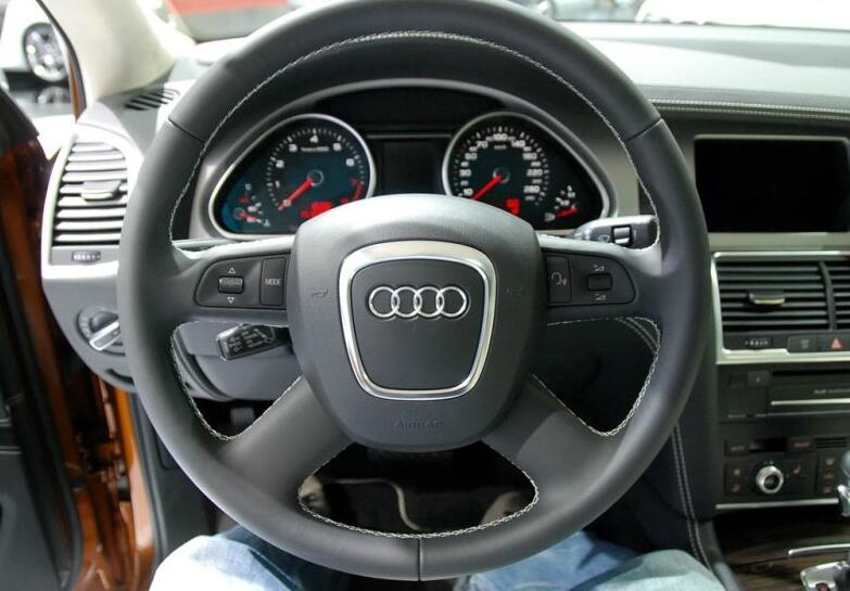 奥迪suva7二手价格,15万公里的奥迪q7二手车值得买吗