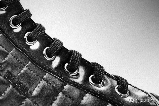 用1支针管笔点画了200小时，结果很惊人