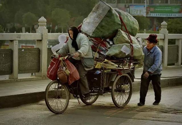 原创散文地摊往事,我的地摊梦的散文