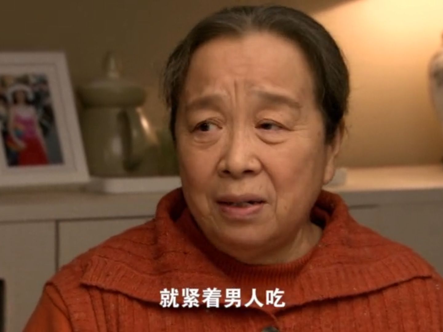 重看《双面胶》原著才明白：胡丽娟的婆婆那么恨她，其实是为了他