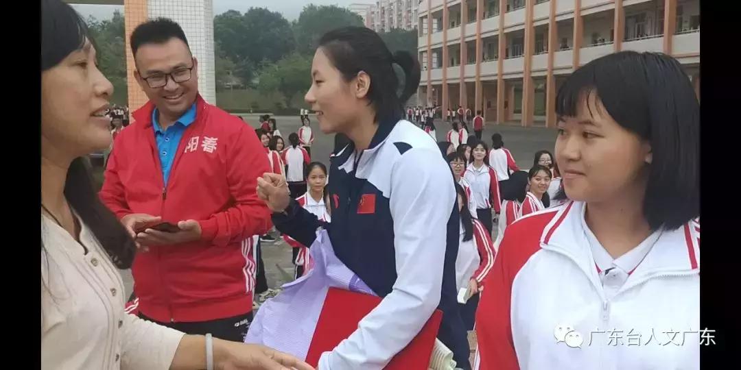 世界蹼泳冠军,世界游泳冠军去海里