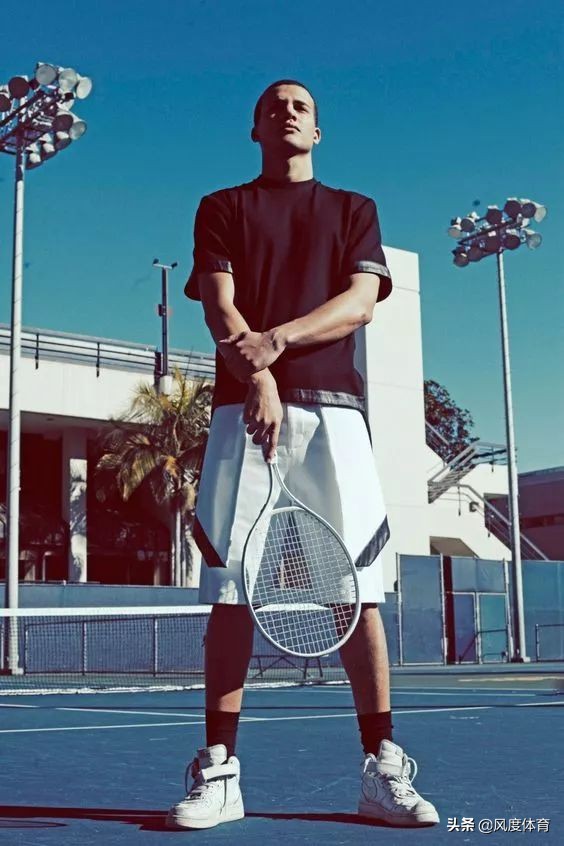 颜值高大长腿还会穿,谁高中没有暗恋过这样一个体育生?