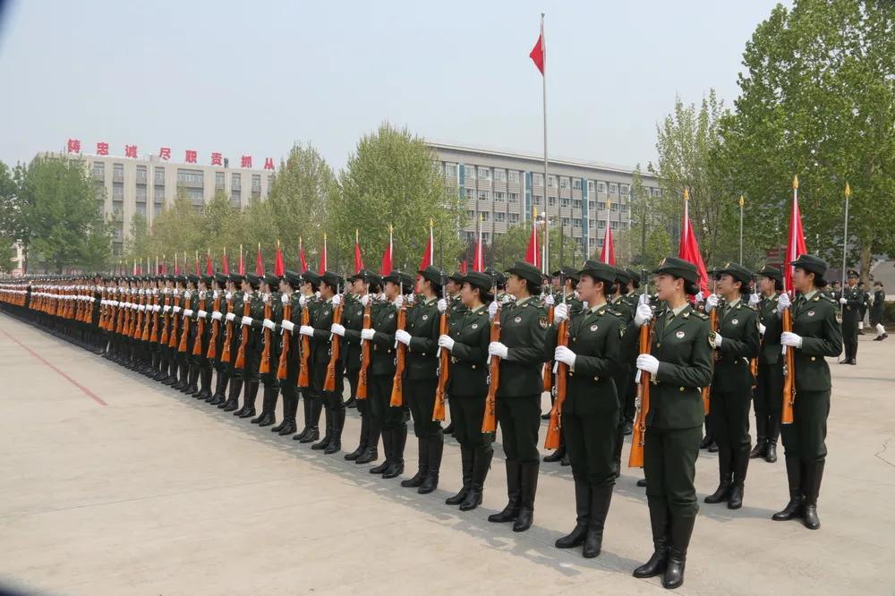 从仪仗女兵到特战尖兵，“一道杠”仲雪盈太牛了！