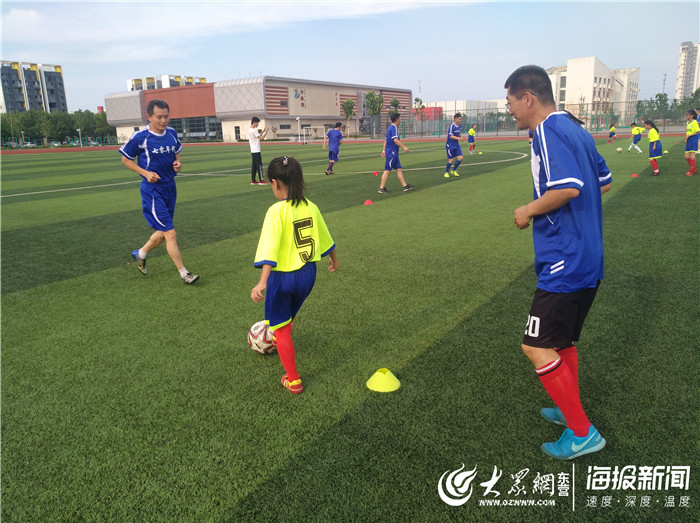 东营东凯实验学校与“七零年代”足球俱乐部结对