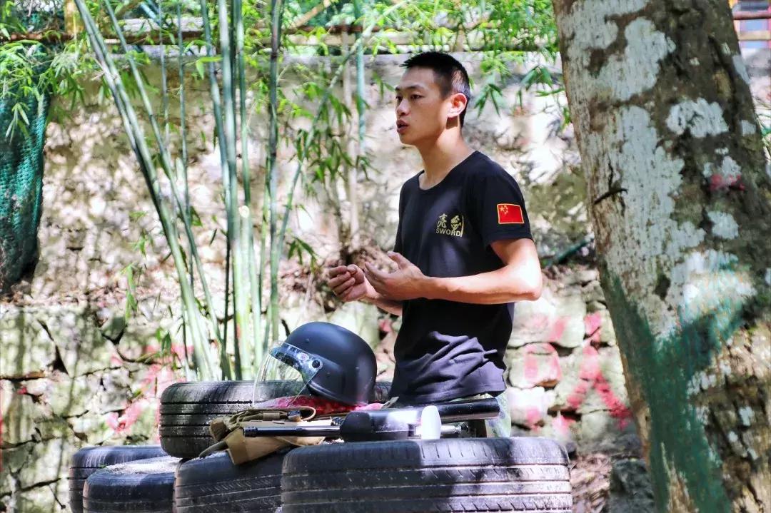 飞拉达攀岩溜索丛林溯溪地心探洞,清远飞拉达丛林探险