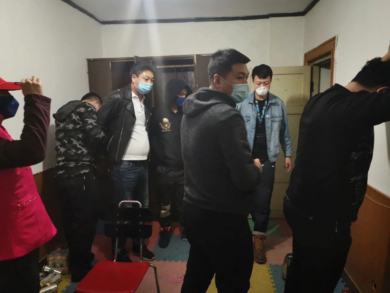 公安抓获贩卖手机卡,警方打掉一个非法倒卖手机卡团伙