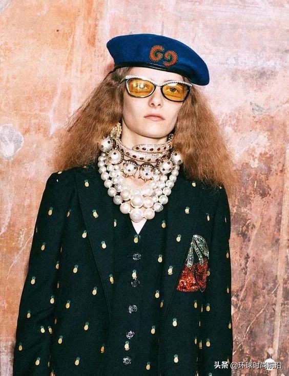 适合冬季脸大显脸小的帽子 (大圆脸适合什么帽子秋冬)