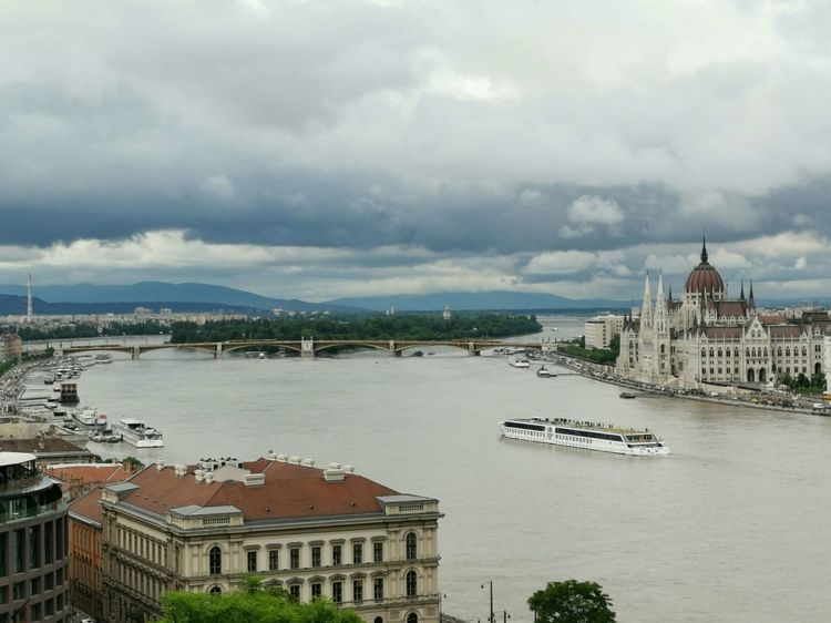 匈牙利的首都,当年陈强曾到此,两个儿子取名“布达”“佩斯”