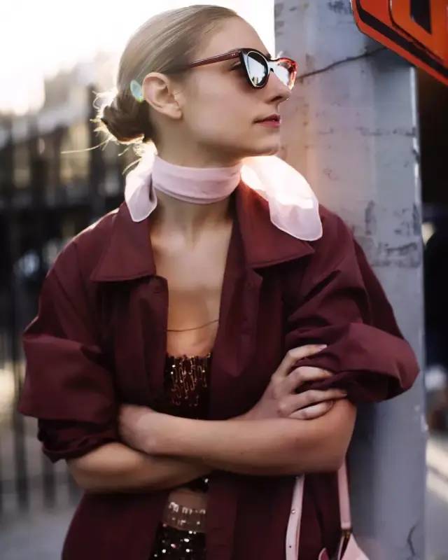 时尚多功能丝巾怎么穿好看,春夏丝巾时髦精系法