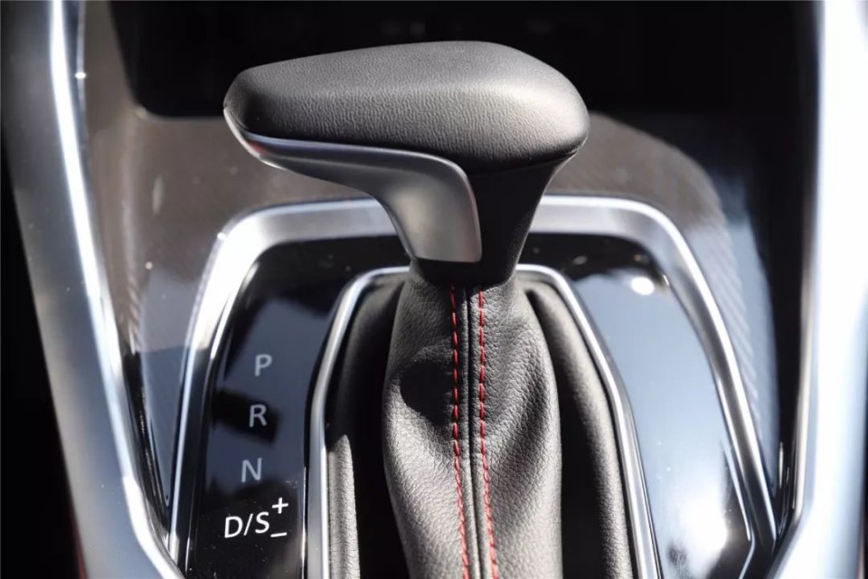 带着全家人一起房车自驾游,大通g50手动挡低配试驾视频