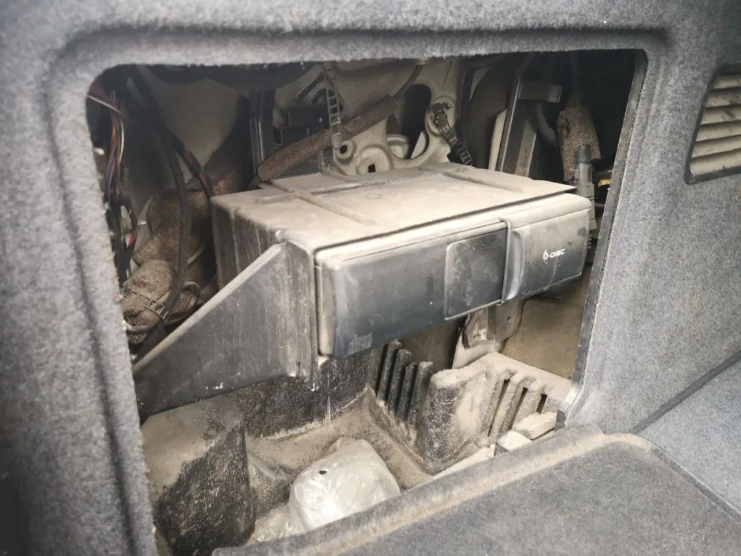 一万多二手车买轿车还是suv,一万左右二手车买自动还是手动