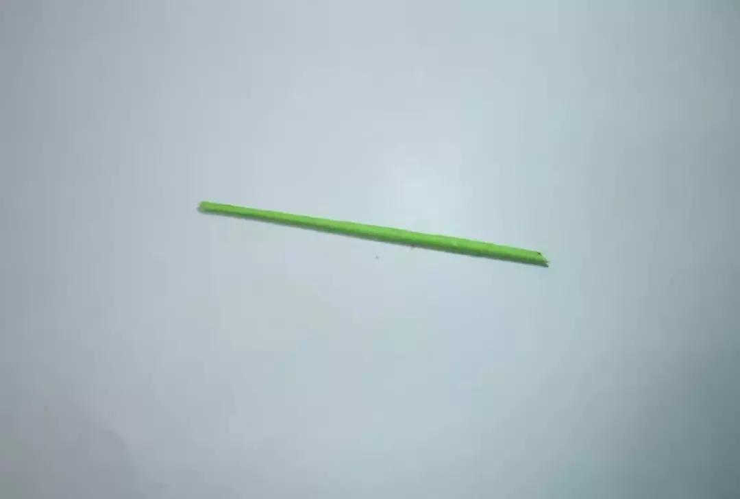 有颜色的玫瑰是怎么做出来的,白玫瑰怎么做七彩玫瑰