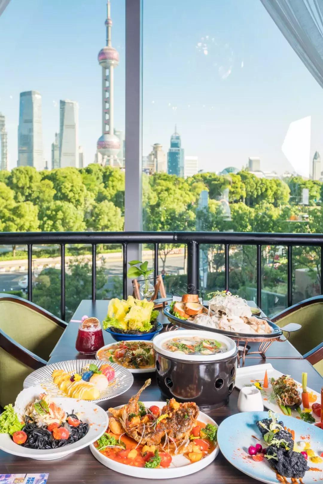 外滩惊现天价「奶盖雪蟹」，比宝马还贵