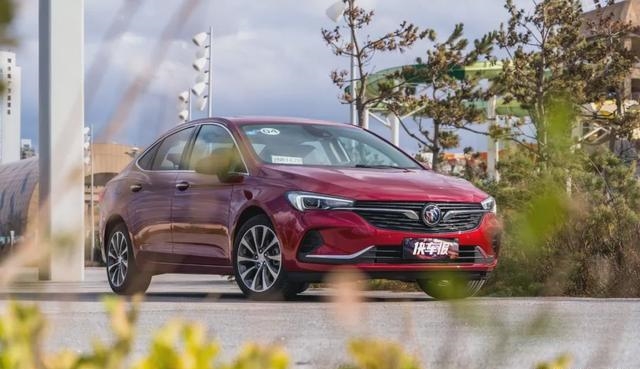 别克威朗三厢版测评视频,别克威朗试驾动力