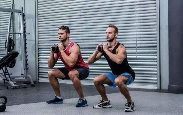 七夕撒狗粮，我只服C罗：肌肉身材搭档迷人娇妻，练腿太重要了