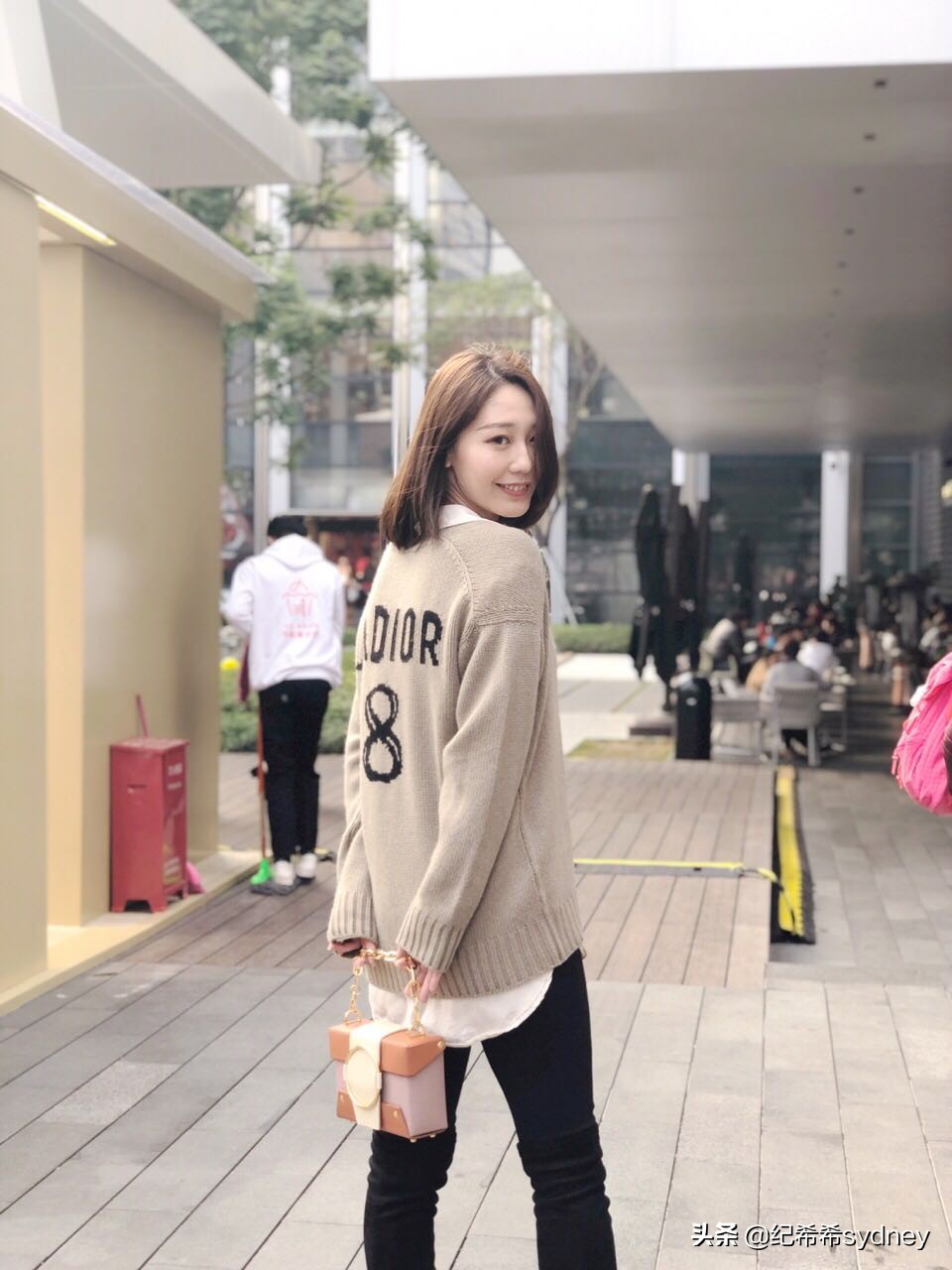 过年拜年包好多红包,拜年拎回来一只鸡一只鸭