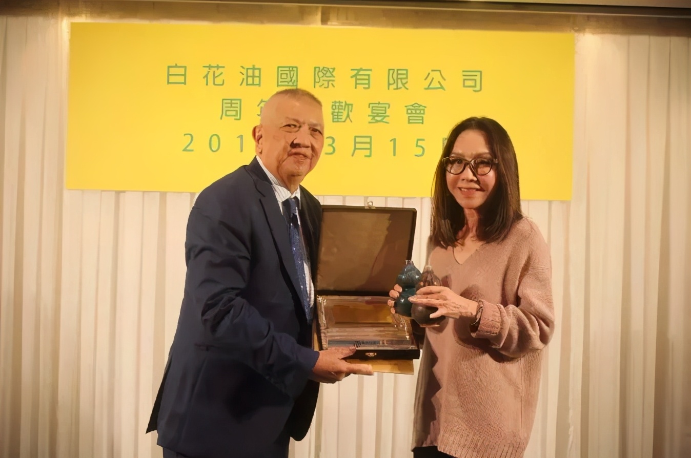 居家良药和兴白花油,起于福建,发迹星马,为什么有水仙花设计?