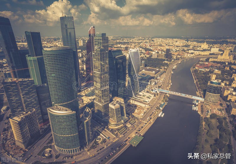 即使生活撂倒了你也不能认怂,不认怂生活就没法撂倒你